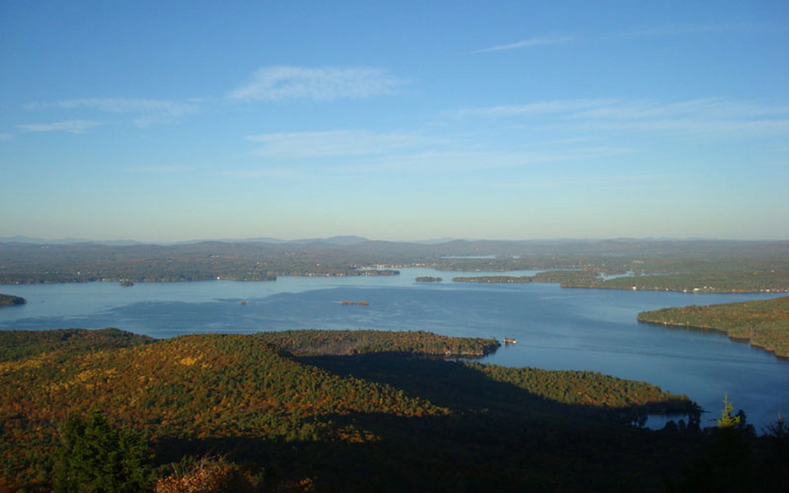 Lake area and mountain land in Rochester